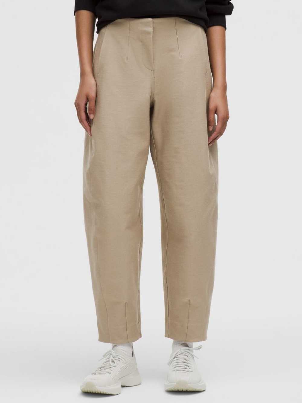 Lululemon Utilitech Twill Mid-Rise
Barrel-Leg Pant

Size 32